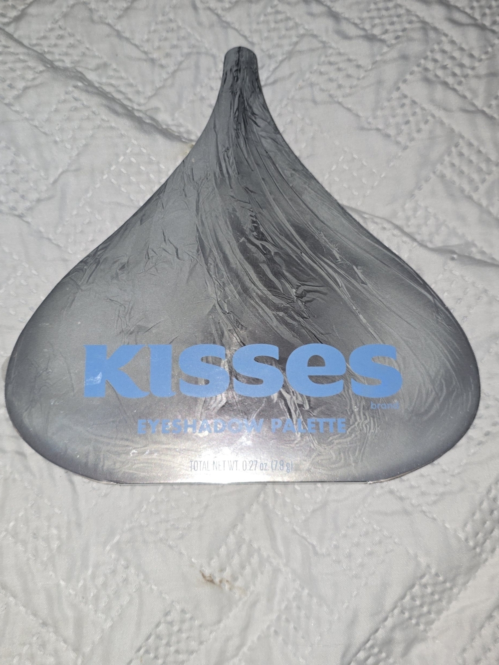 Kiss Silver Eyeshadow Palette with Blue Logo